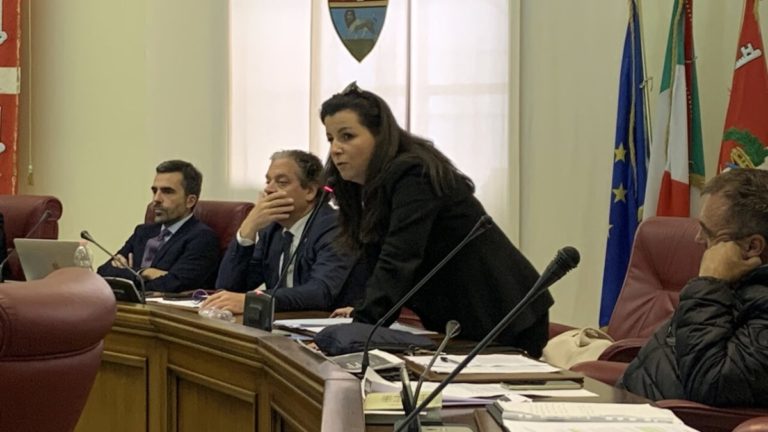 Talete, tutti contro Frontini. La sindaca risponde con una relazione: "Non voglio aumentare bollette, voglio vedere tutte le carte" 1 frontini 4