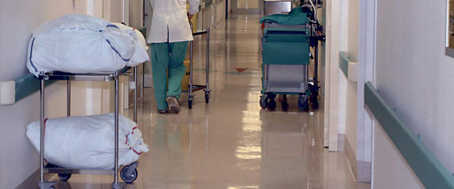 Roma, ha dolori alla gamba sinistra ma operano quella sbagliata e la amputano: condannati i medici 1 gamba sbagliata