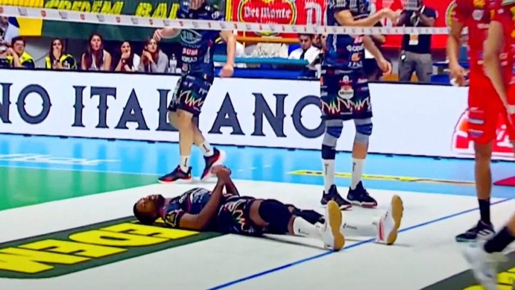 leon caduta testa supercoppa pallavolo 1200x675 1