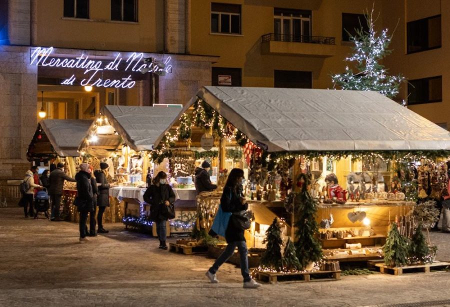 A Trento tornano i mercatini di Natale con le luci che si accendono (anche) pedalando