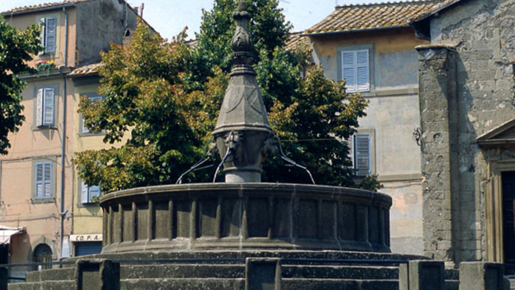 piazza san faustino fontana 2