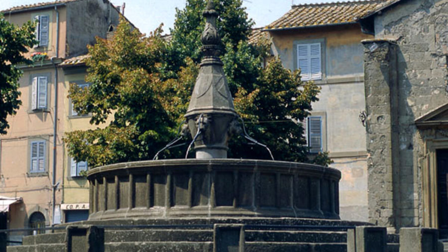 piazza san faustino fontana 2