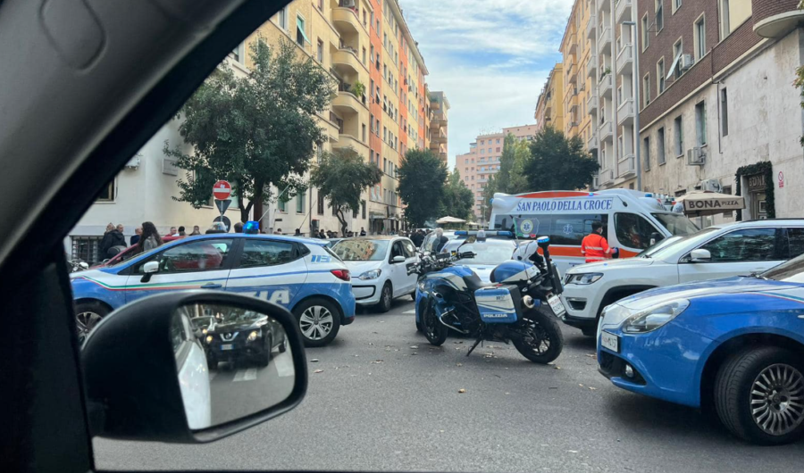 Giallo a Roma, trovate due donne morte in circostanze misteriose: è omicidio? 1 polizia sul posto della scoperta