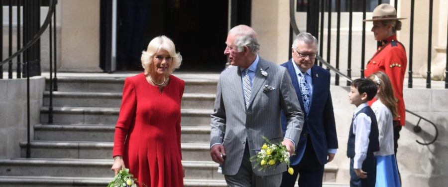 Camilla rivoluziona la corte: addio alle dame di compagnia, ora ci sono le «compagne della regina»