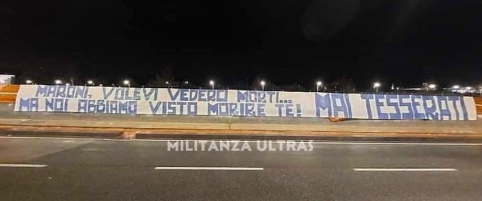 striscione maroni
