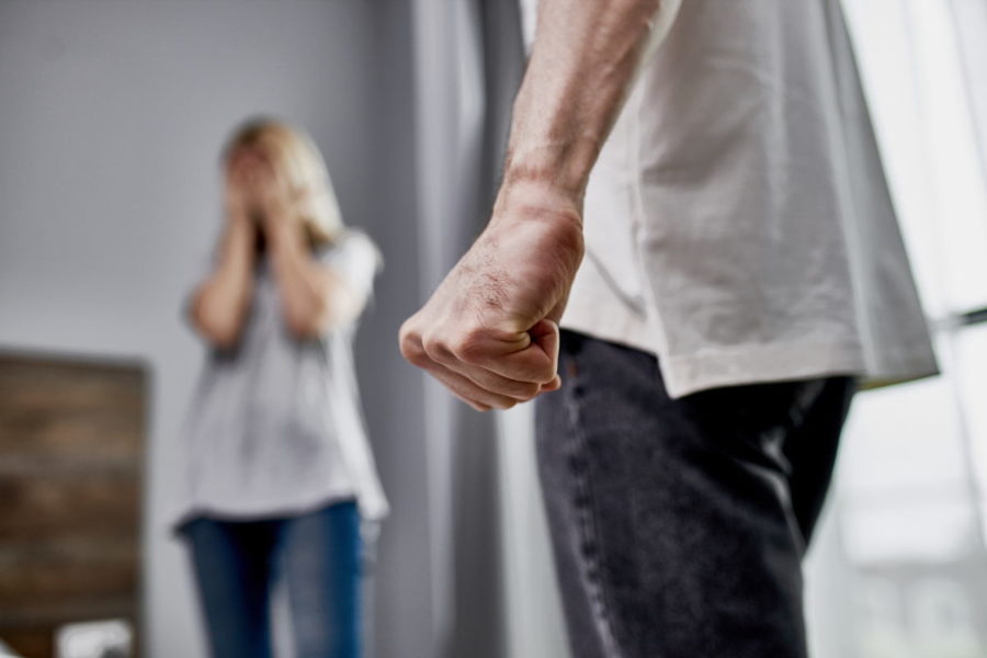 Violenza sulle donne: i campanelli d’allarme da non sottovalutare per prevenirla
