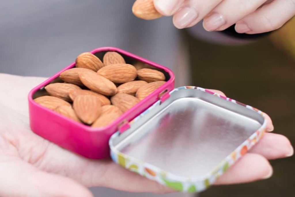 Almond tin