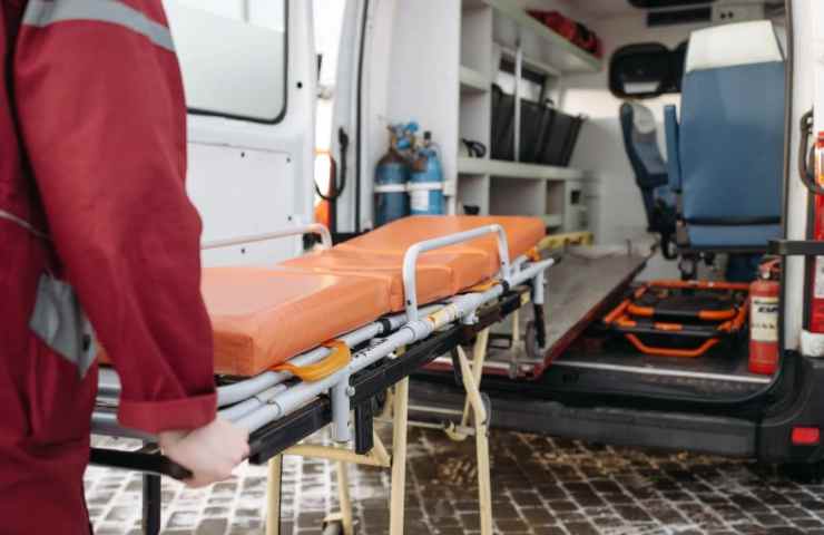 Sopravvissuta a un incidente, muore due giorni dopo. E’ un mistero 1 Ambulanza