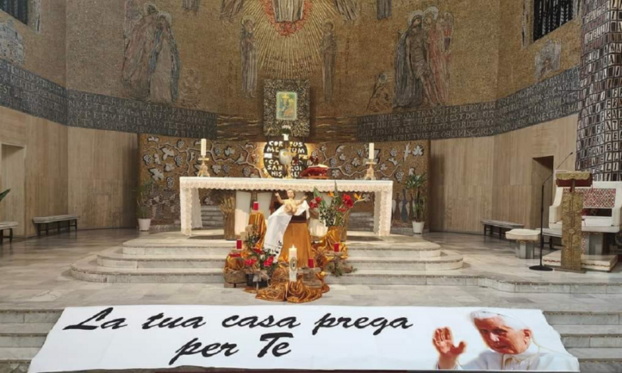 La morte di Papa Ratzinger e il dolore della parrocchia: ‘Era il Papa di Casal Bertone’