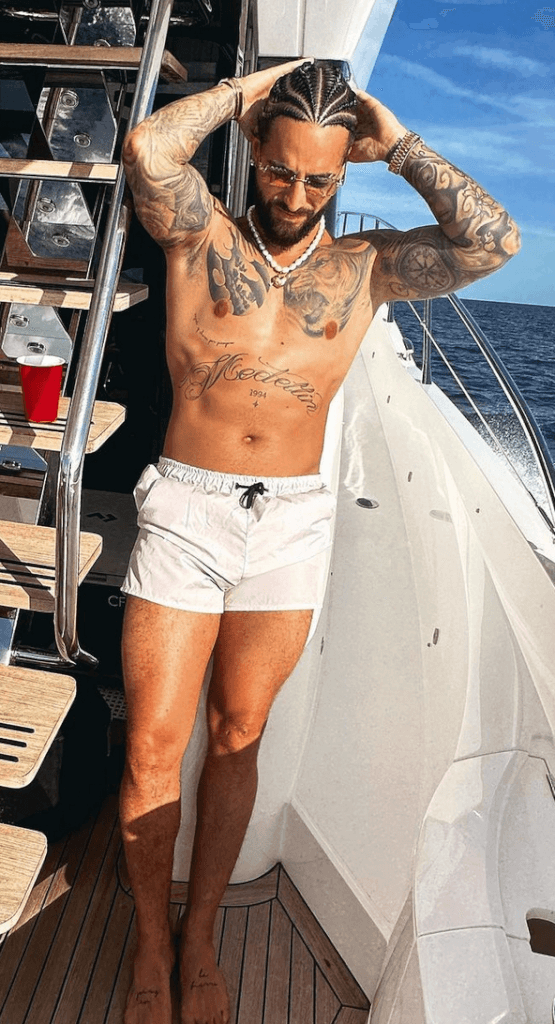 Maluma bono in costume le foto social