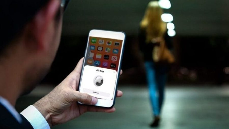 Donne fanno causa ad Apple, i suoi AirTag sono pericolosi: “facilitano le molestie e lo stalking” 1 air tags abuso 1670341408129 120 1 1024x576 1