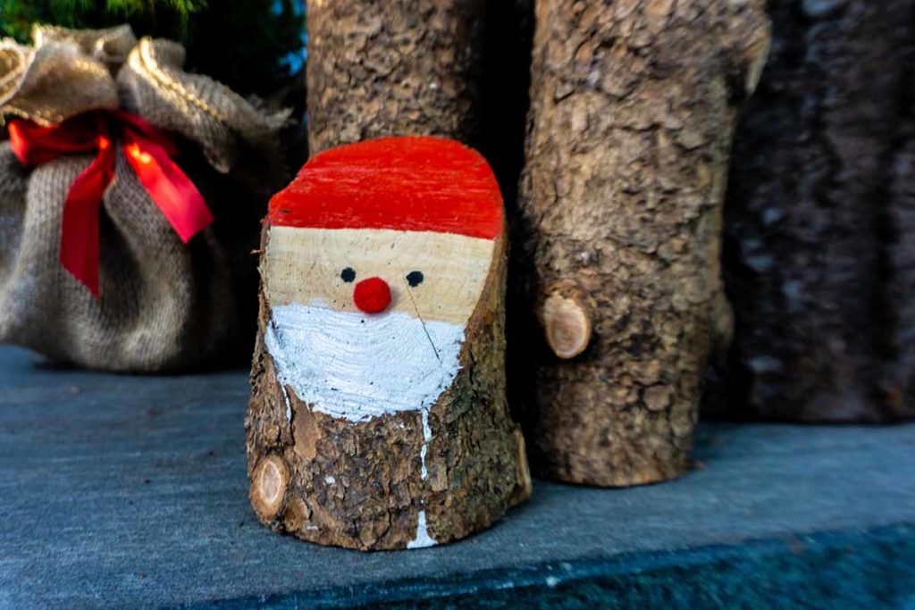 albero natale con tronchi
