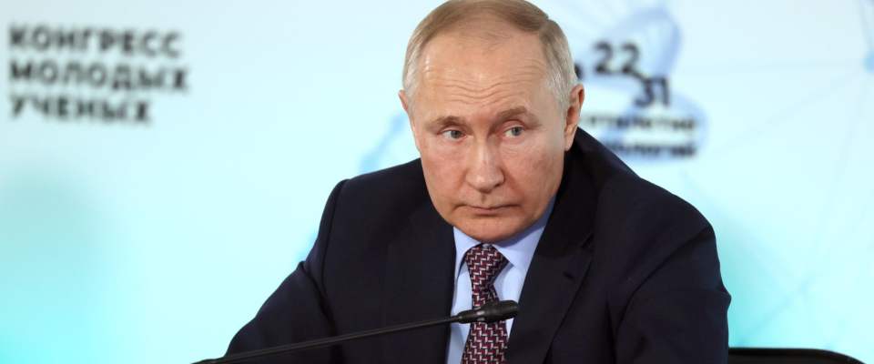 Il sondaggio riservato del Cremlino: russi stufi della guerra. E Putin firma la legge contro le proteste