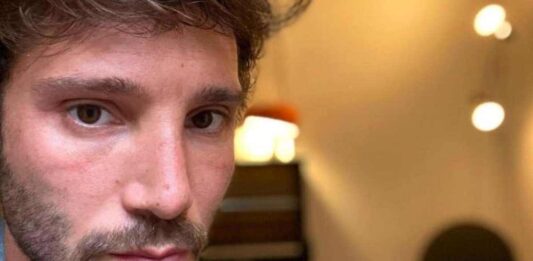 Stefano de martino primaa sologossip 01012023 533x261 1