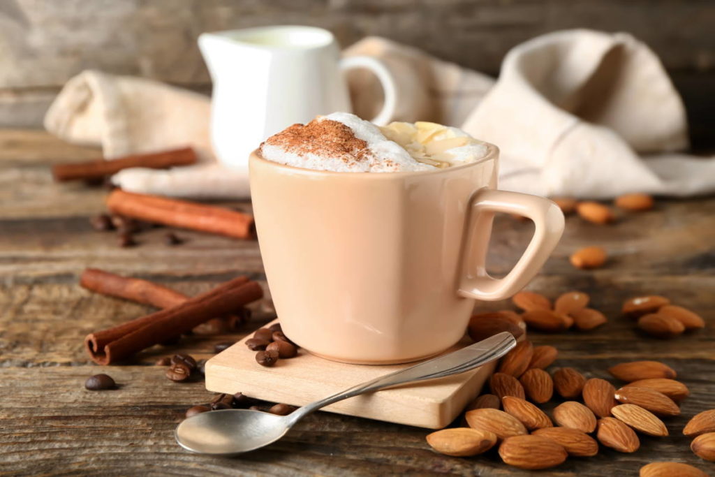 cappuccino con latte di mandorla