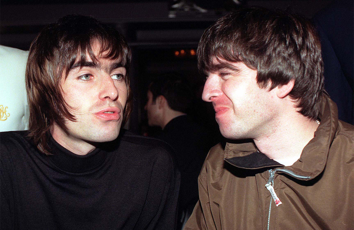 Noel Gallagher: «Reunion Oasis? Mai dire mai». Risponde Liam: «Devo incontrarlo o mandarlo a fanculo?»
