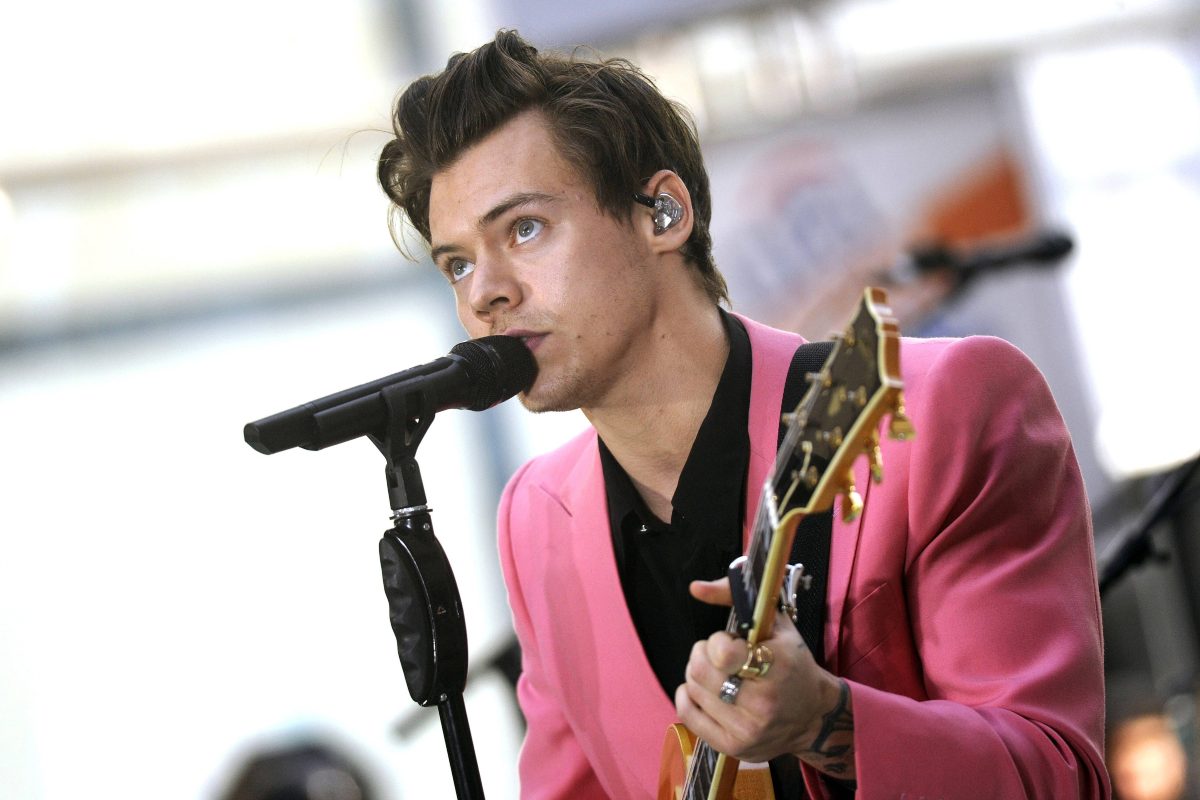 Harry Styles partecipa all’elezione del Papa in piazza San Pietro 1 IM Harry Styles