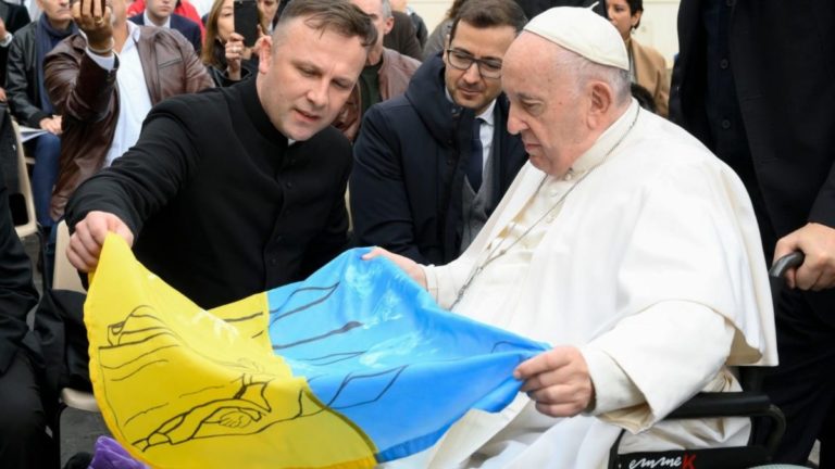 Papa Francesco Ucraina VATICAN MEDIA Divisione Foto