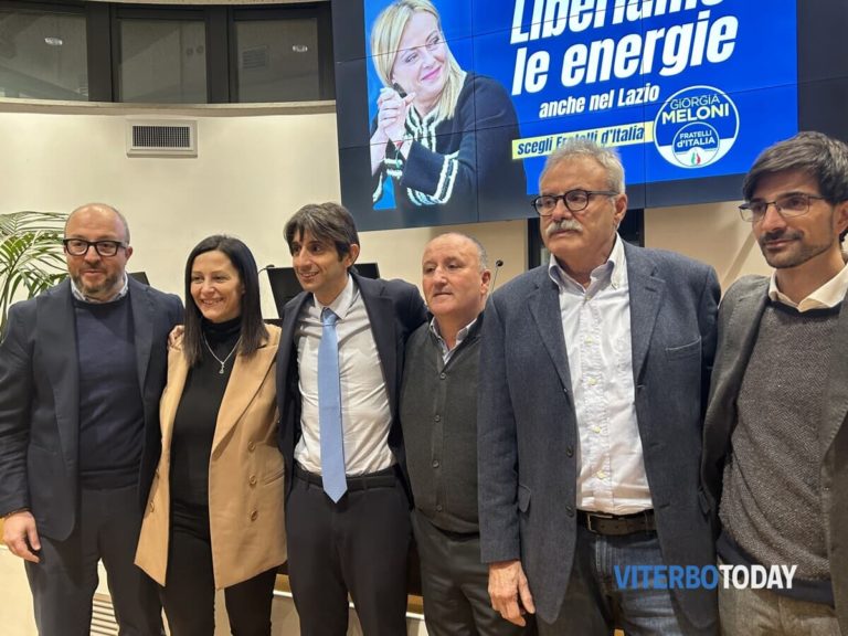 giovanni donzelli con i candidati di fratelli d italia 2