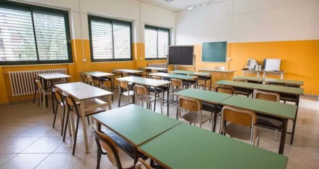 mamma prende a testate una ragazzina in classe bullizzava la figlia