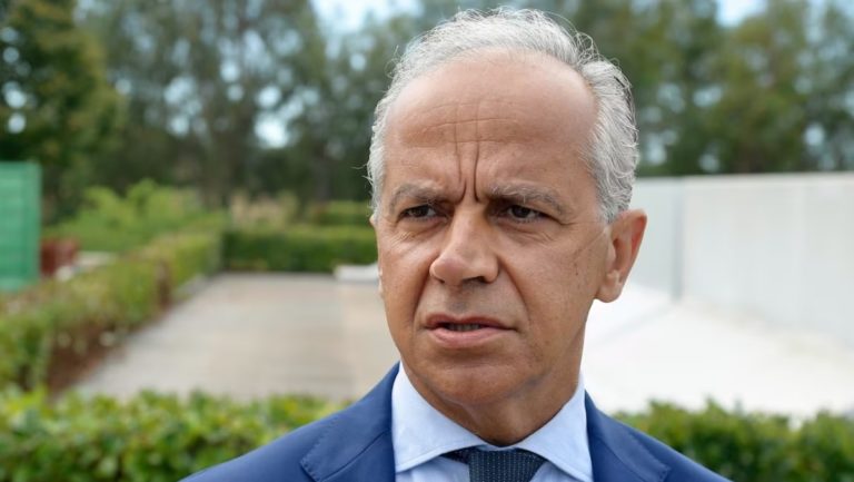 Strage migranti, Piantedosi si difende: “Nessun ritardo nei soccorsi, combattiamo gli scafisti” 1 piantedosi 1