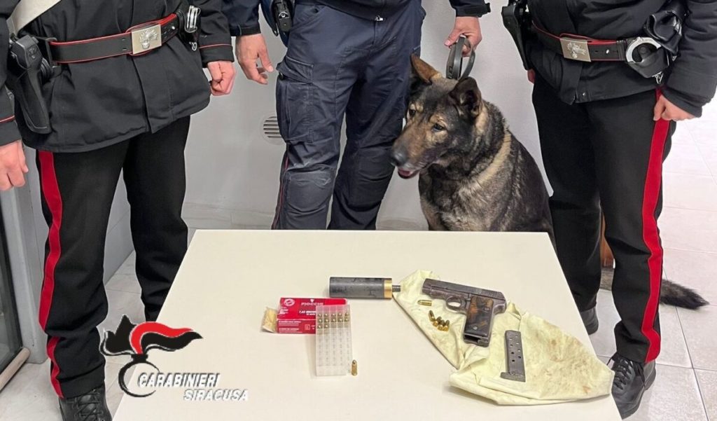siracusa pistola sotto il cuscino arrestato pregiudicato e1677152671392