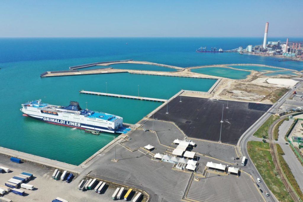 Civitavecchia piazzale 29 nave Grimaldi 2