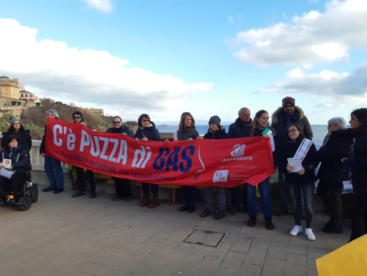 Liberiamoci dal fossile. Legambiente a Piombino per partecipare alla manifestazione nazionale 1 Hub del gas