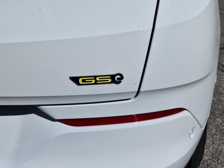 Opel Grandland GSe badge scaled 1