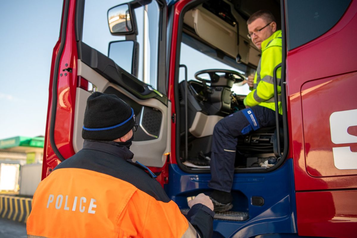 Polizia europea effettua controlli ai camion