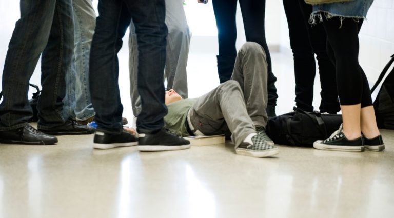 Bologna, aggredito da baby gang: 16enne in ospedale con i denti rotti 6 aggressione