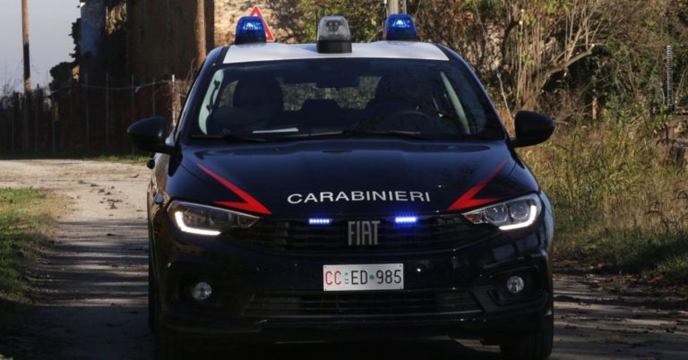carabinieri macchina