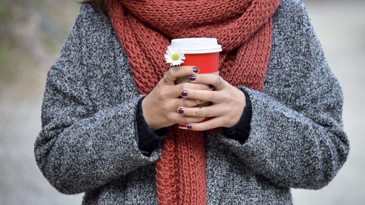Ritirate fuori cappotti e sciarpe, prima di Pasqua tornano freddo e pioggia: le previsioni 1 freddo sciarpa e cappotto