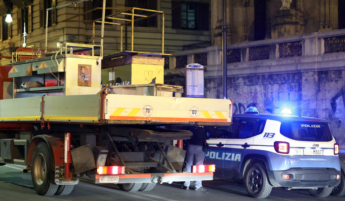 Incendio in appartamento a Milano: trovato corpo carbonizzato