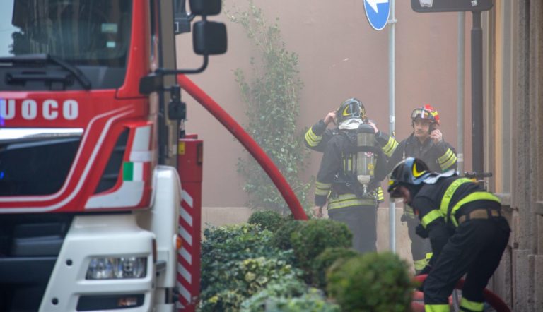 Cinisi, incendio in un’abitazione: marito e moglie riescono a scappare 6 incendio 1