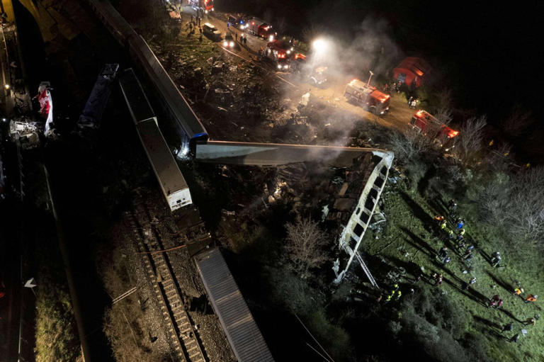Incidente ferroviario in Grecia, è strage di passeggeri