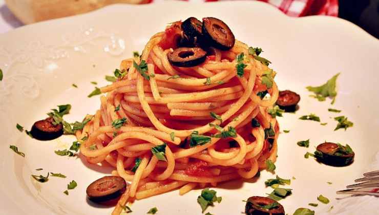 pasta con le acciughe ricetta