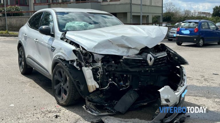 LA GIORNATA di Viterbo e provincia: le news in 90 secondi. Incidenti in città, due feriti. Nuova incredibile scoperta a Vulci 1 auto incidente al carmine li 1