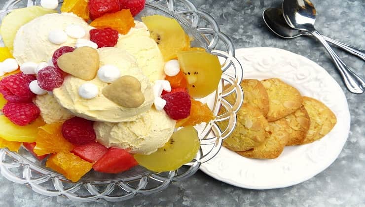 coppa gelato con frutta