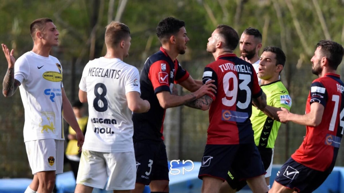 Gelbison, squalifica per Cianfrone: "proteste vistose" contro gli arbitri nel match con la Viterbese 1 gelbison viterbese 2