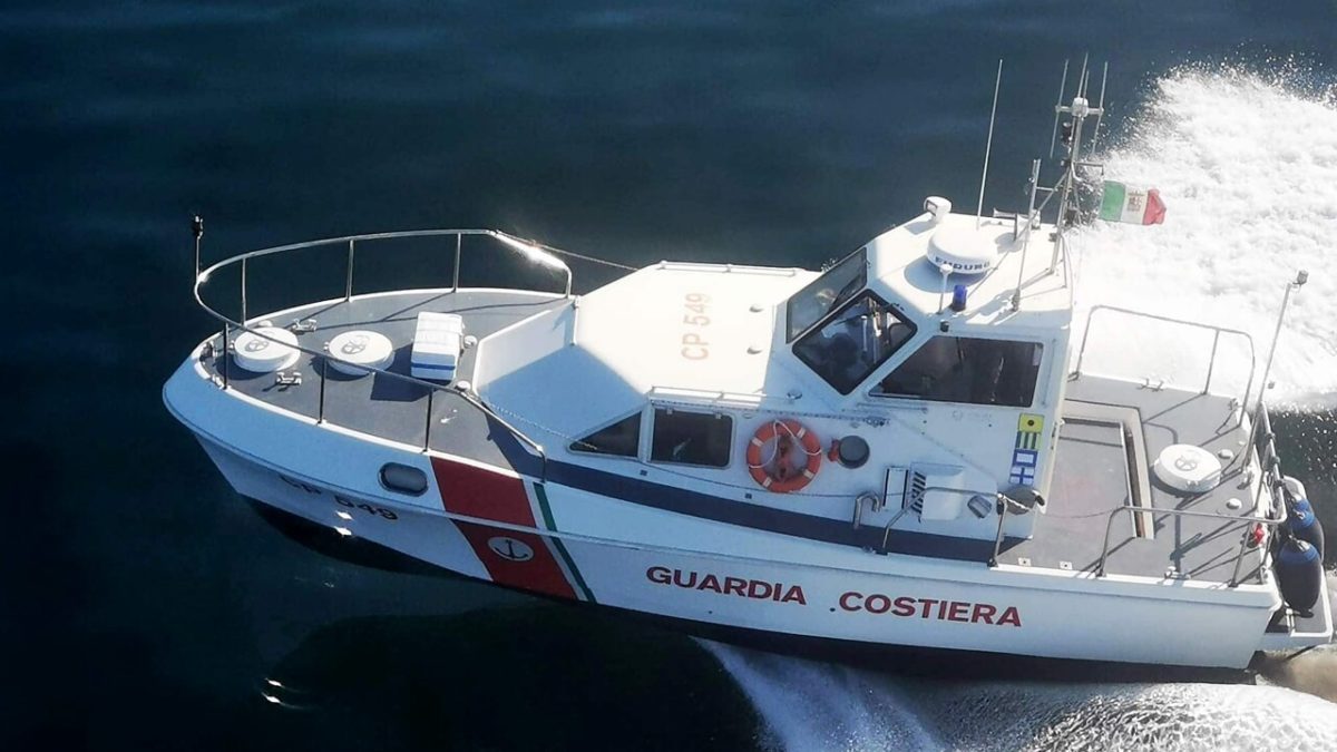 guardia costiera in mare