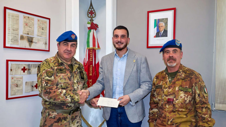 il comandante aves gen d andrea di stasio e il presidente della cri viterbo marco sbocchia
