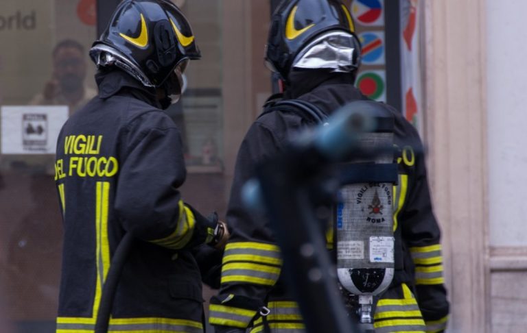 Messina, incendio in galleria Vittorio Emanuele III: intervengono i pompieri 1 image 9ec5ff50 b793 4de0 afaa 706a1f445fda