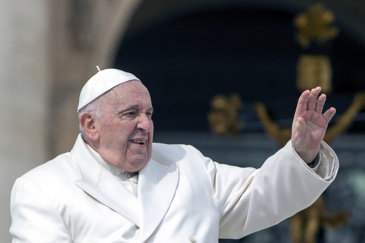 Papa Francesco è stato dimesso dall’ospedale Gemelli. La battuta del Pontefice: “Sono ancora vivo!” 1 image bf504e55 c012 46cd bb84 71b93b3587f7