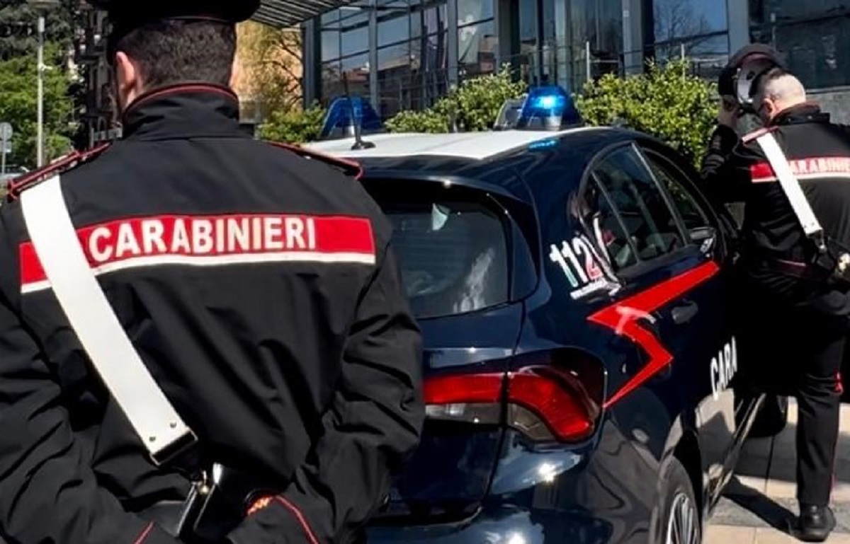 Roma: baby gang fermata dalla polizia, rapinavano le vittime con forbici e coltelli 1 image d6efda0a 80a6 433d b161 c11572a5ac37