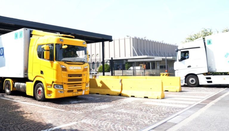 Incidente sul lavoro: operaio schiacciato tra due camion nella sede di Pioltello dell’Esselunga 1 image e9142102 413d 4a3a 89b9 02fcef8178ed scaled 1