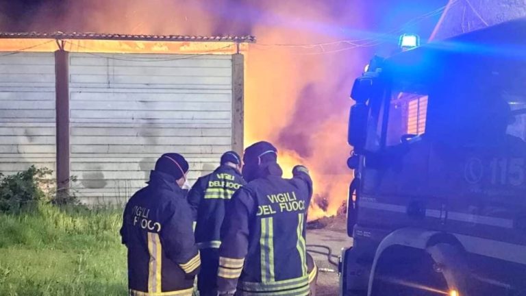 incendio capannone con balle di fieno sulla teverina 2