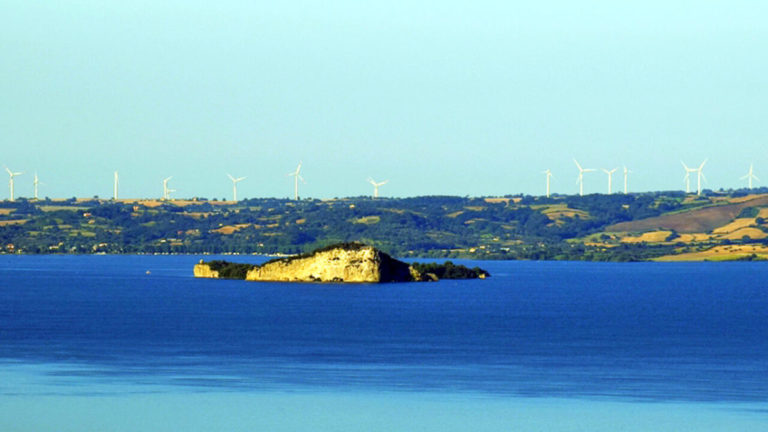 lago di bolsena prototipo pale eoliche