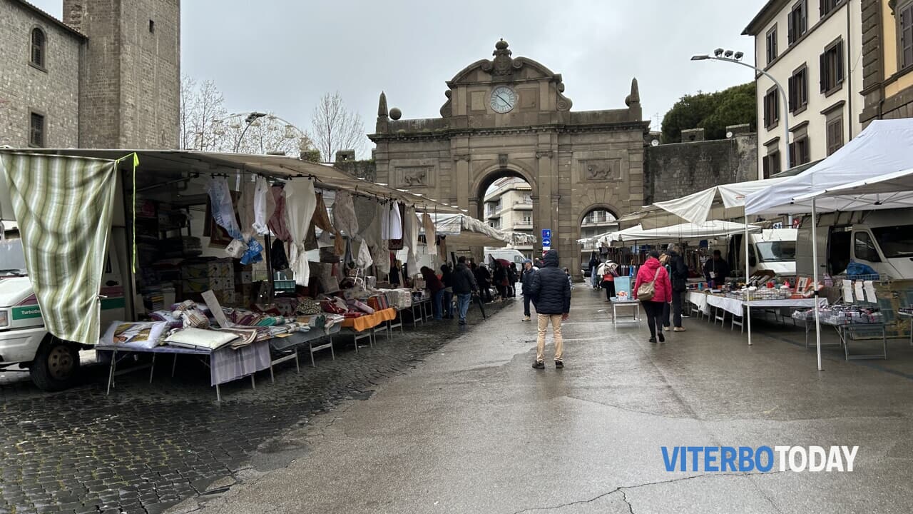mercato piazza della rocca 2