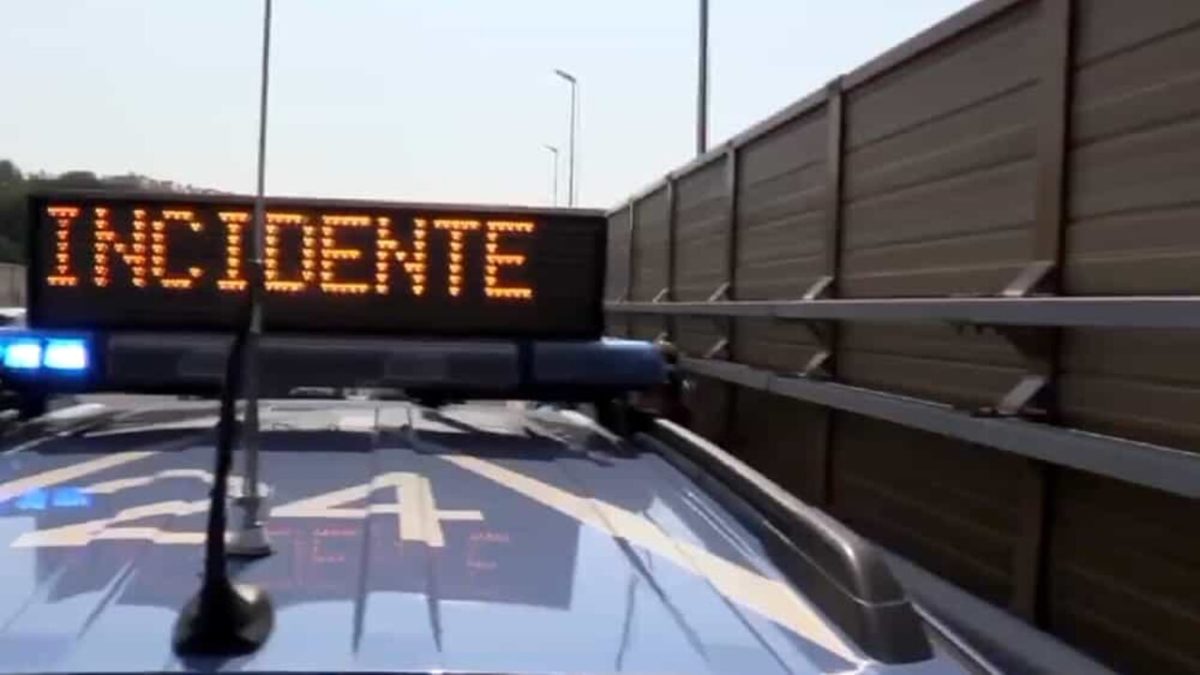 Carambola in superstrada, un ferito 1 polizia stradale incidente 2